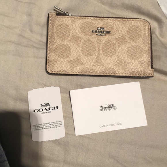 Coach - Picture 4 of 8